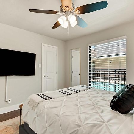 The Flamingo 103 L Pool L Sleeps 5 L 65 Smart Tv Apartment Austin Luaran gambar