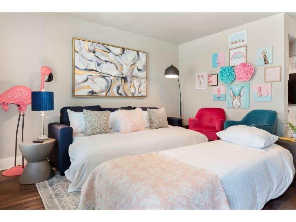 The Flamingo 103 L Pool L Sleeps 5 L 65 Smart Tv Apartment Austin Luaran gambar