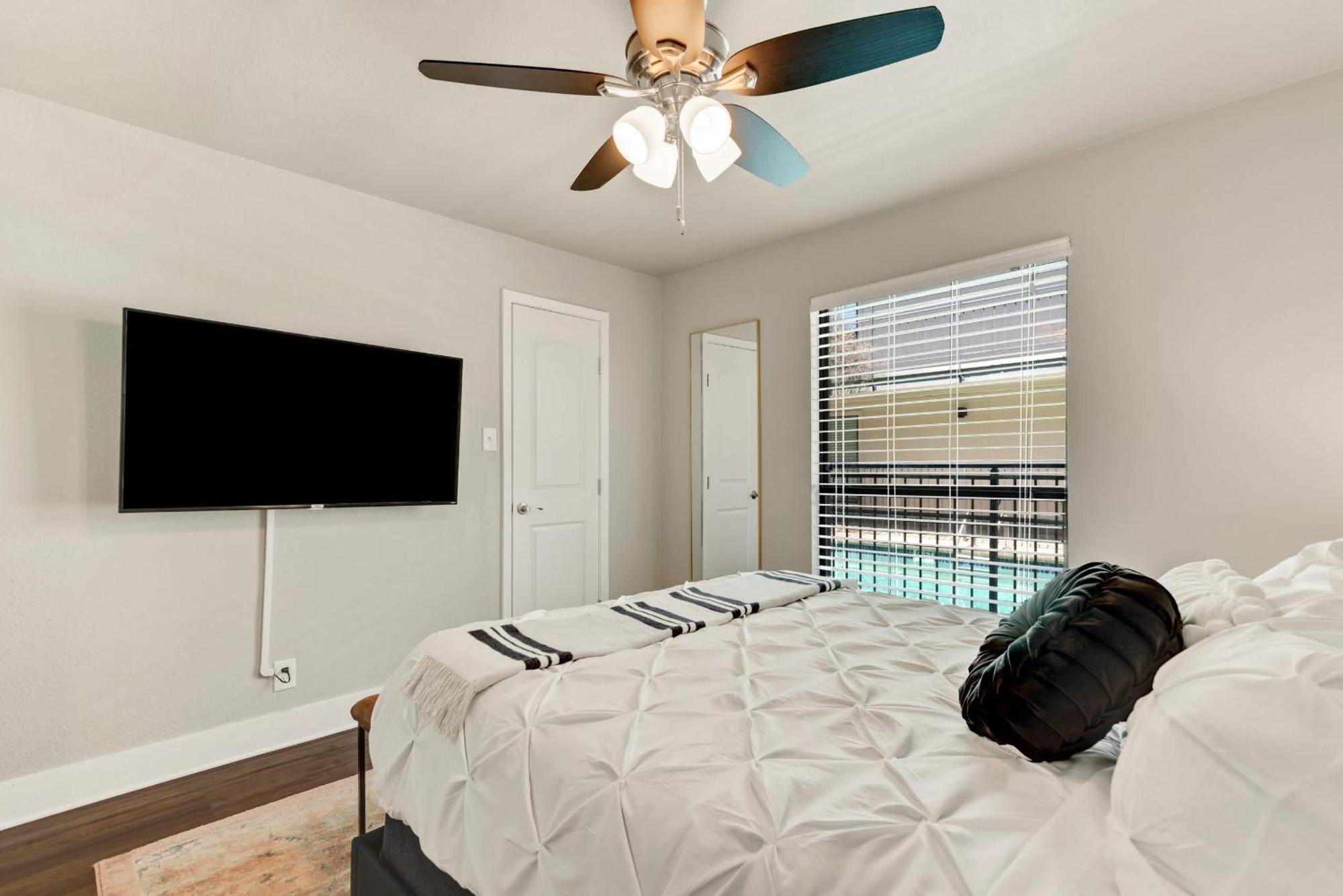 The Flamingo 103 L Pool L Sleeps 5 L 65 Smart Tv Apartment Austin Luaran gambar