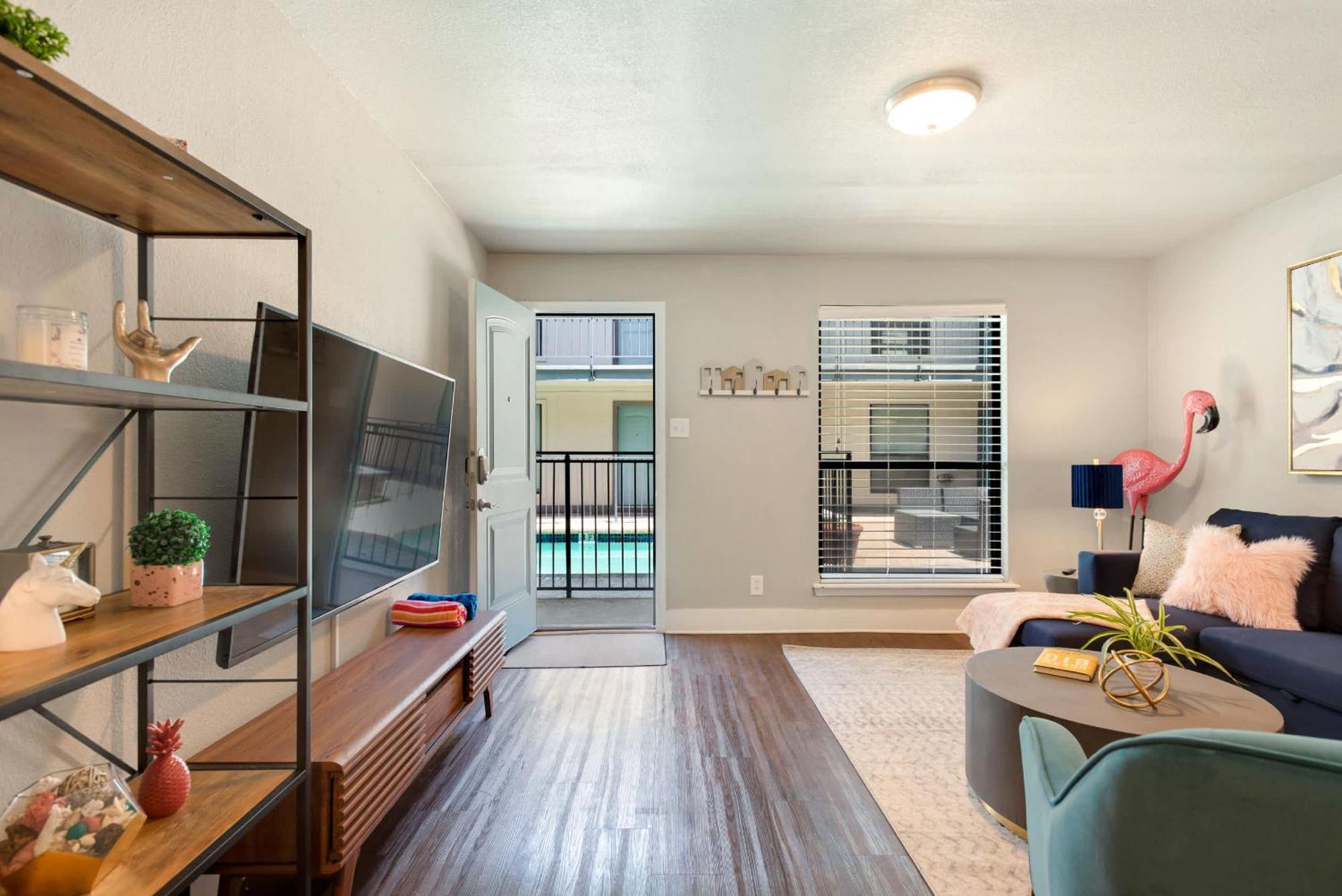 The Flamingo 103 L Pool L Sleeps 5 L 65 Smart Tv Apartment Austin Luaran gambar